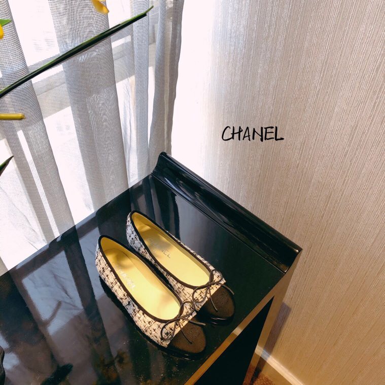 CHANEL Classic Ballet Flats with Star Patent Leather Toe + Imported Fine Velvet, Italian Genuine Leather Sole