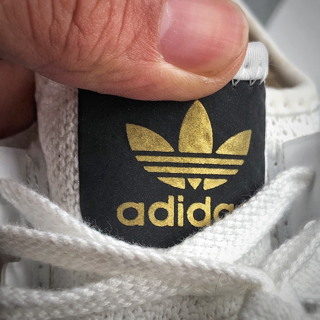 200 Adidas Boost NMD  R1 系列 弹力针鞋织面 原高装弹BOOST颗大粒底 缓震能性卓越EG5662