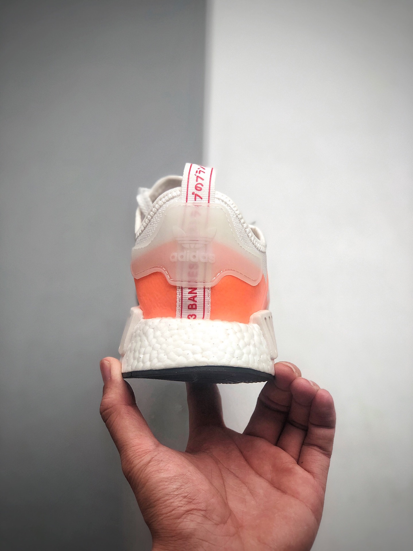特价100 Adidas Boost NMD  R1 系列 弹力针鞋织面 原高装弹BOOST颗大粒底