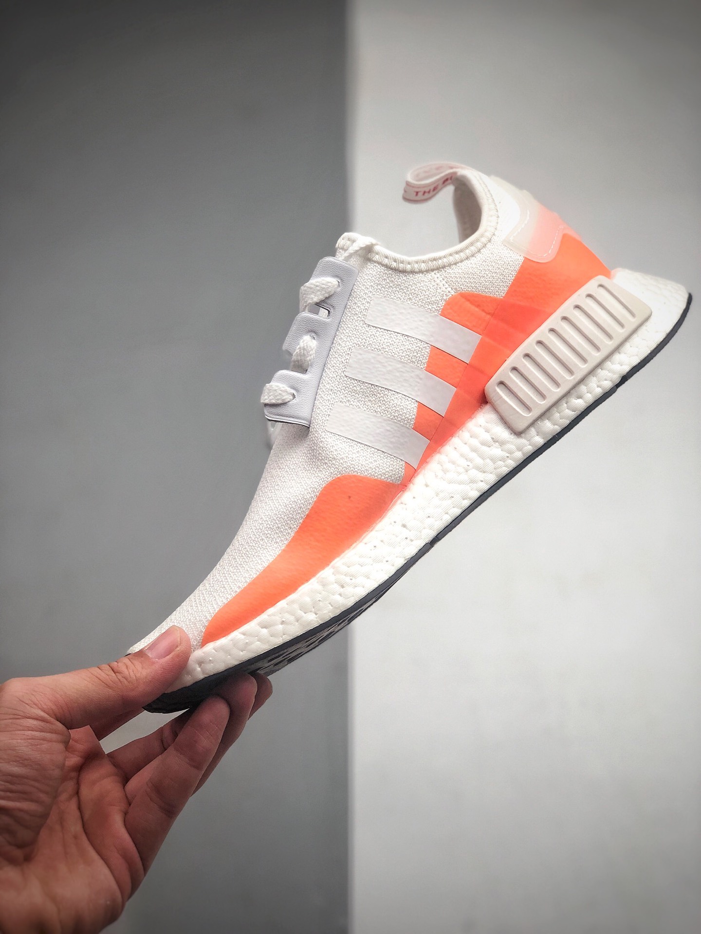特价100 Adidas Boost NMD  R1 系列 弹力针鞋织面 原高装弹BOOST颗大粒底