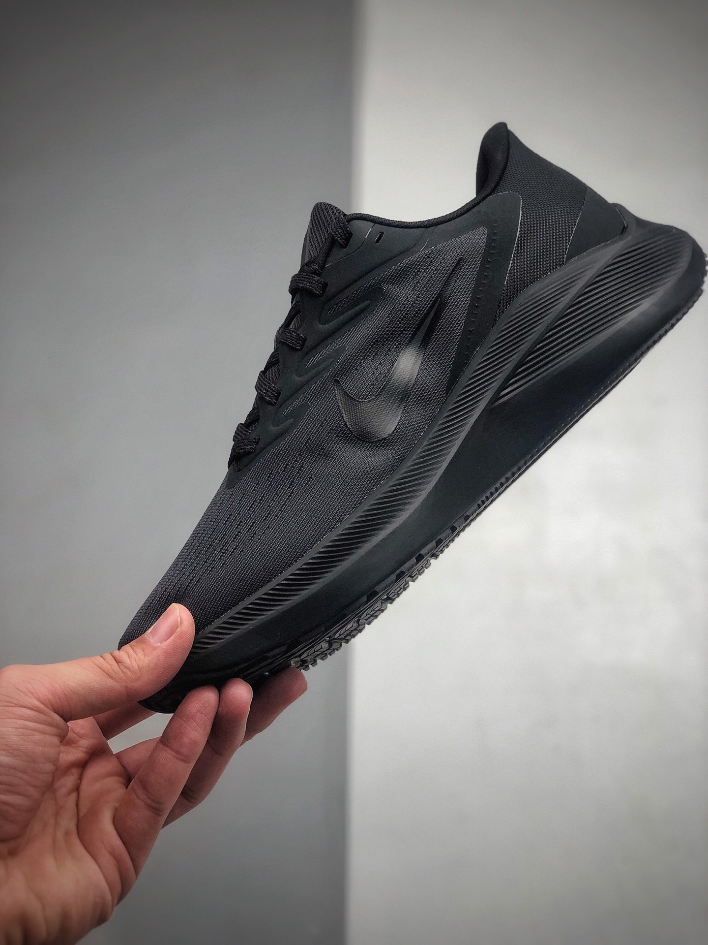 190 耐克 Nike Air Zoom Winflo 7代 网面透气 训练跑步鞋  脚感回弹感受非常直接 货号：CJ0291-005
