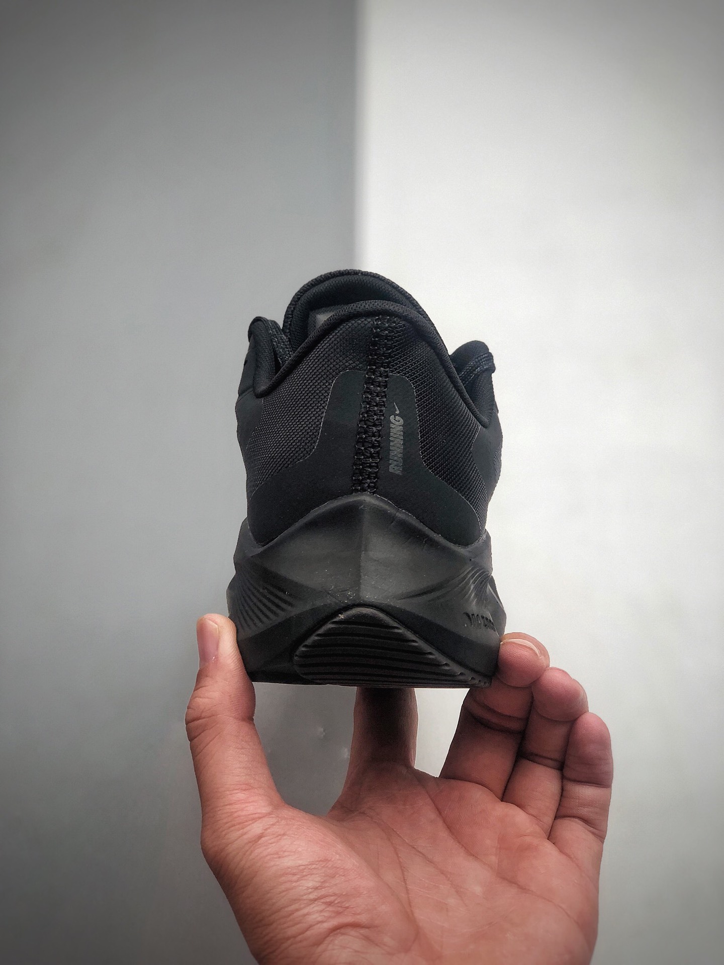 190 耐克 Nike Air Zoom Winflo 7代 网面透气 训练跑步鞋  脚感回弹感受非常直接 货号：CJ0291-005