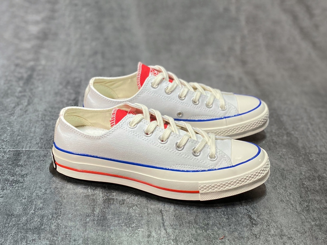 本地自取💰130
鞋舌反转‼️本季度最受瞩目70s来袭！
Converse Varsity Remix 70s 
匡威 鞋舌颠倒反转 复古反标帆布硫化鞋
此次匡威带来Chuck 70s的衍生系列，采用经典黑色为主色调，在70s鞋身赋予全新的设计思维，线条勾勒，以及鞋舌大胆的颠倒反转，使得上脚关注度急剧上升，开年以来最受瞩目的70s鞋款
Size：35 36 36.5 37 37.5 38 39 39.5 40 41 41.5 42 42.5 43 44