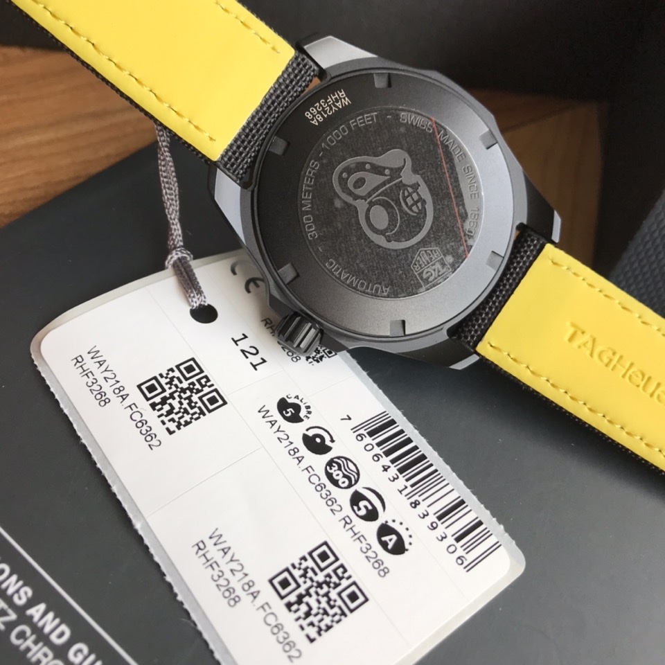 可以订做专柜查验码
批:1550 原盒:50 新款高颜值有货，Original Tagheuer,泰格豪雅竞潜系列NBA林书豪特别版机械表，专柜16500。 中号~41mm表径，蓝宝石镜面，超强夜光指针，原装瑞士机芯，支持拆机验货，超高难度精钢拉丝工艺无法仿制，一表一码配吊牌，专柜同步！全新全套出[色][色][色]