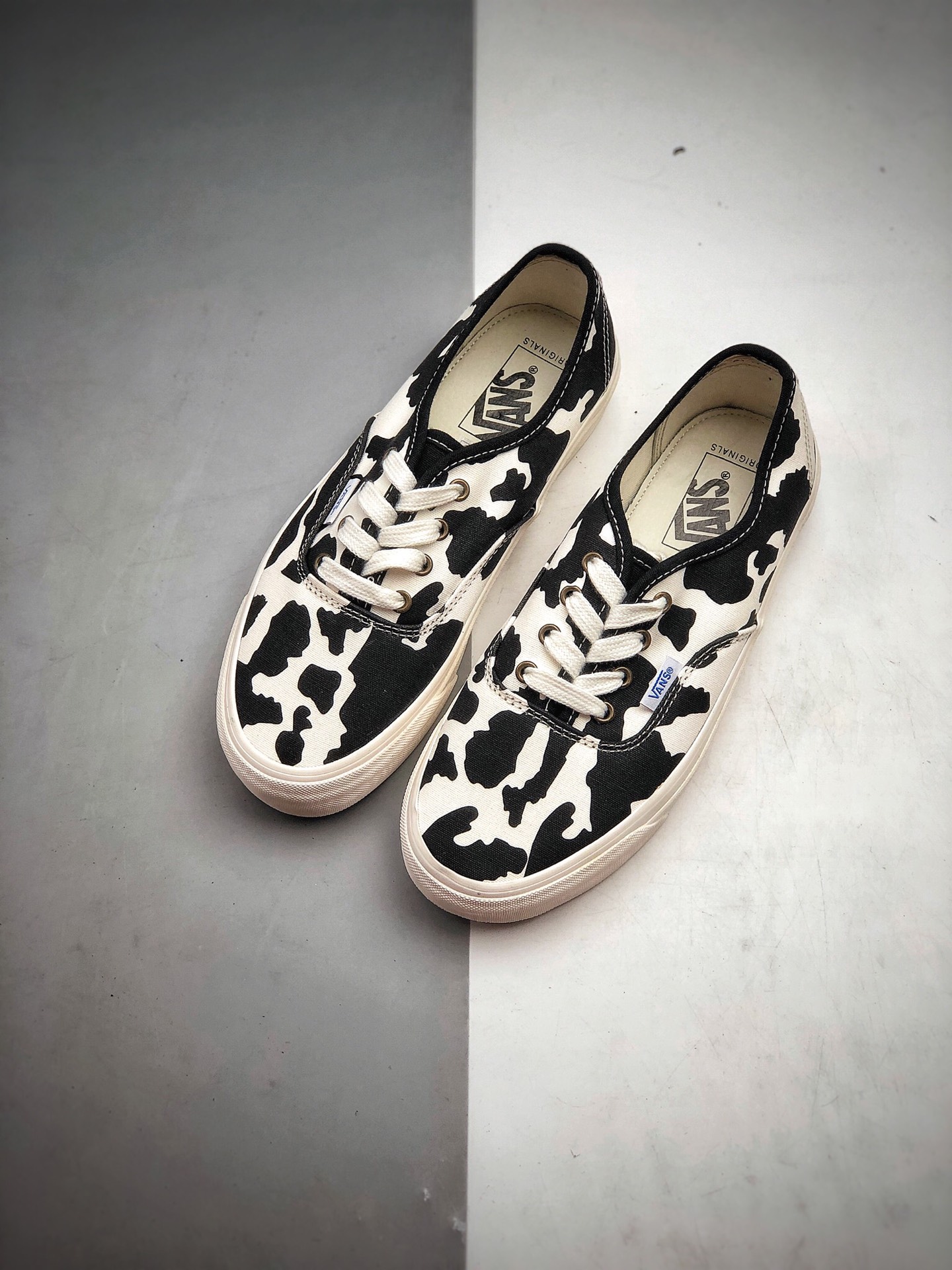 150 VANS VAULT OG Authentic 奶牛配色