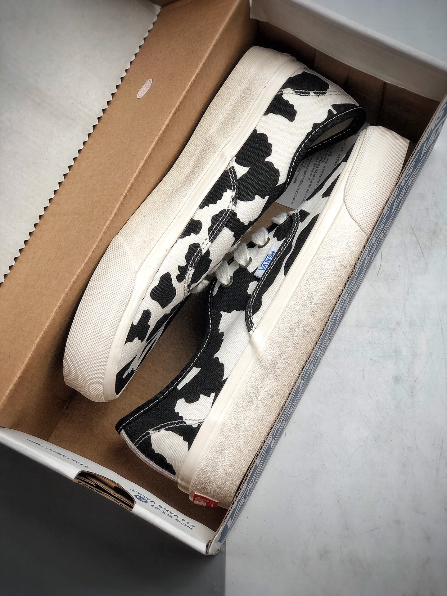 150 VANS VAULT OG Authentic 奶牛配色