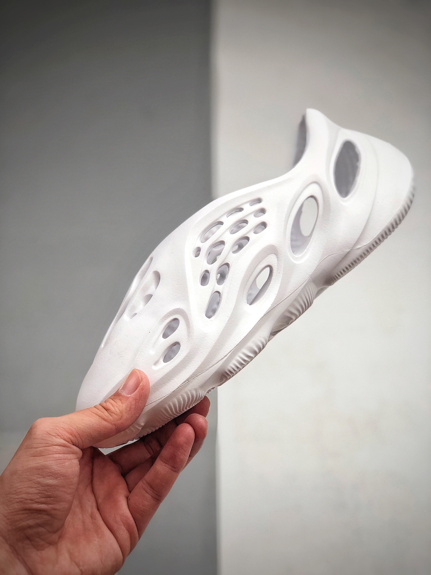 170  阿迪达斯ADIDAS YEEZY FOAM RUNNER UPCOMING COLORWAYS 350椰子镂空洞洞鞋 拖鞋凉鞋