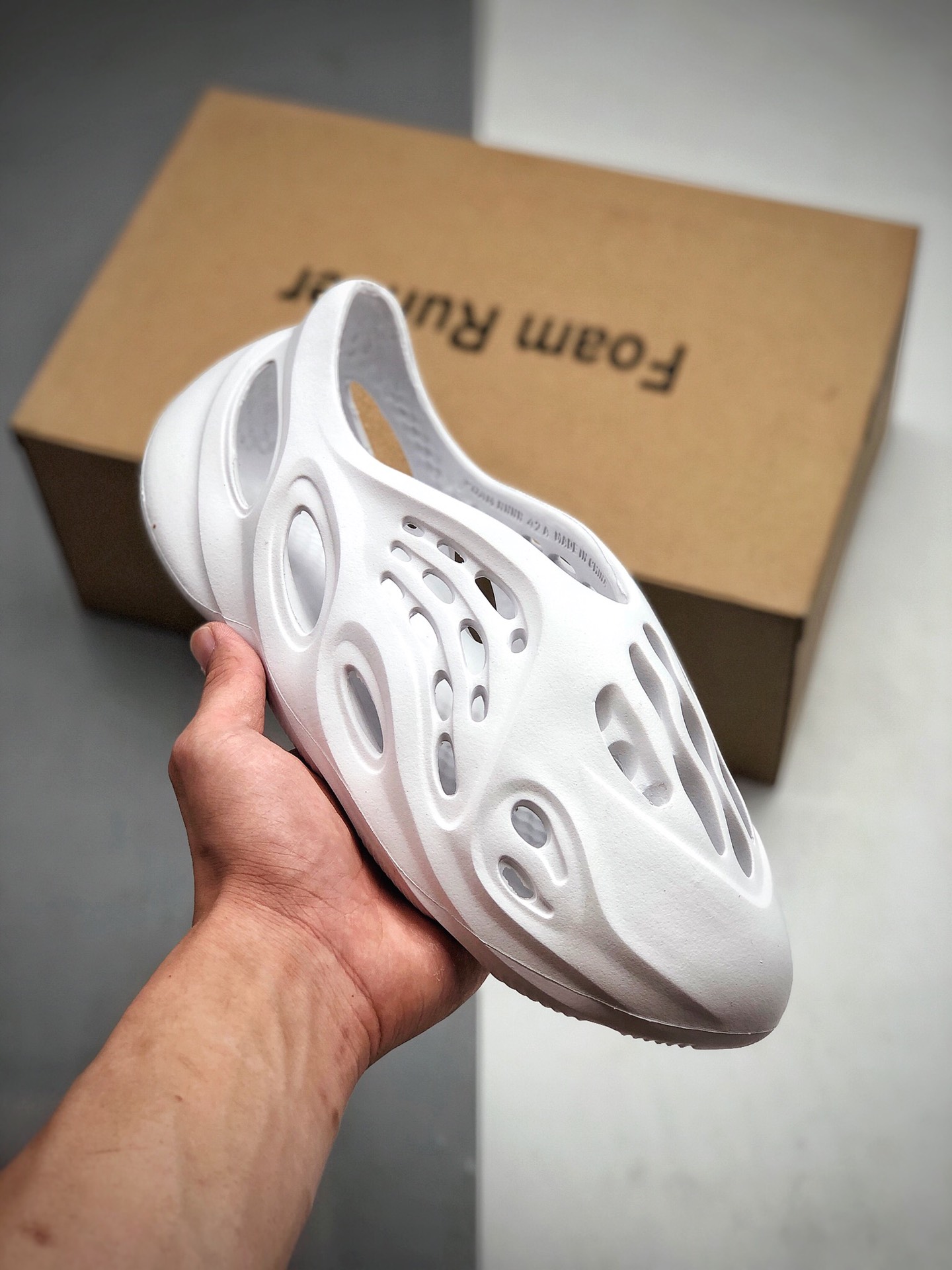 170  阿迪达斯ADIDAS YEEZY FOAM RUNNER UPCOMING COLORWAYS 350椰子镂空洞洞鞋 拖鞋凉鞋