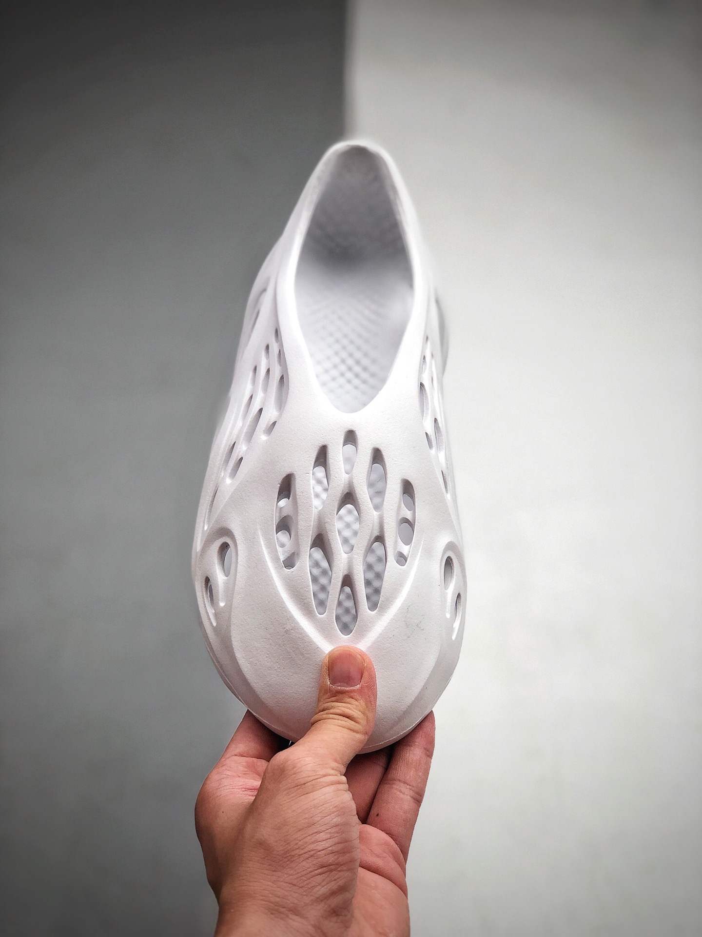 170  阿迪达斯ADIDAS YEEZY FOAM RUNNER UPCOMING COLORWAYS 350椰子镂空洞洞鞋 拖鞋凉鞋