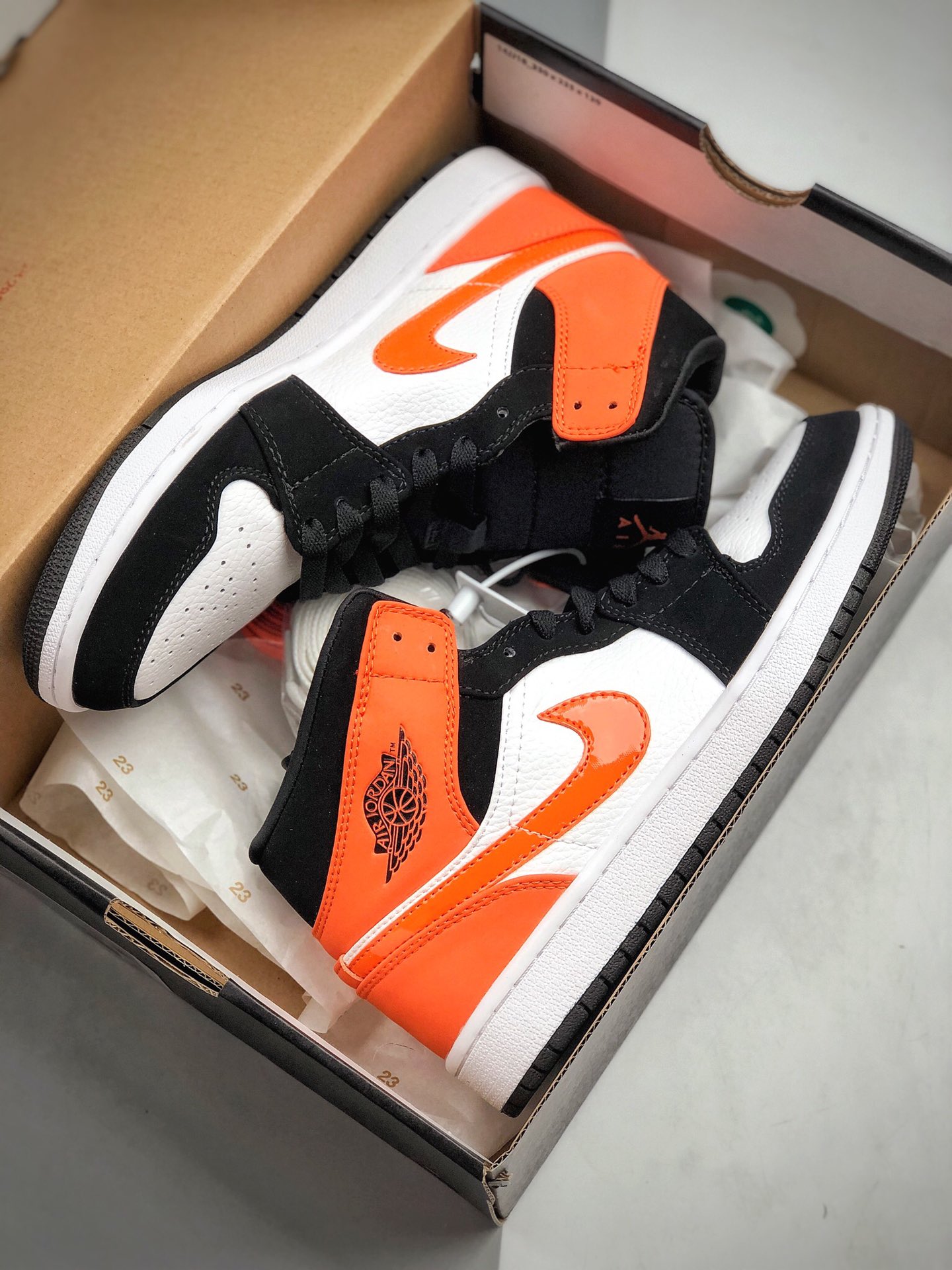210 Air Jordan 1 Mid Shattered Blackboard 中帮 黑橙 AJ1 乔丹1代 aj1 乔1 中邦 黑橘 黑橙 乔丹篮球鞋系列 货号：554724-058