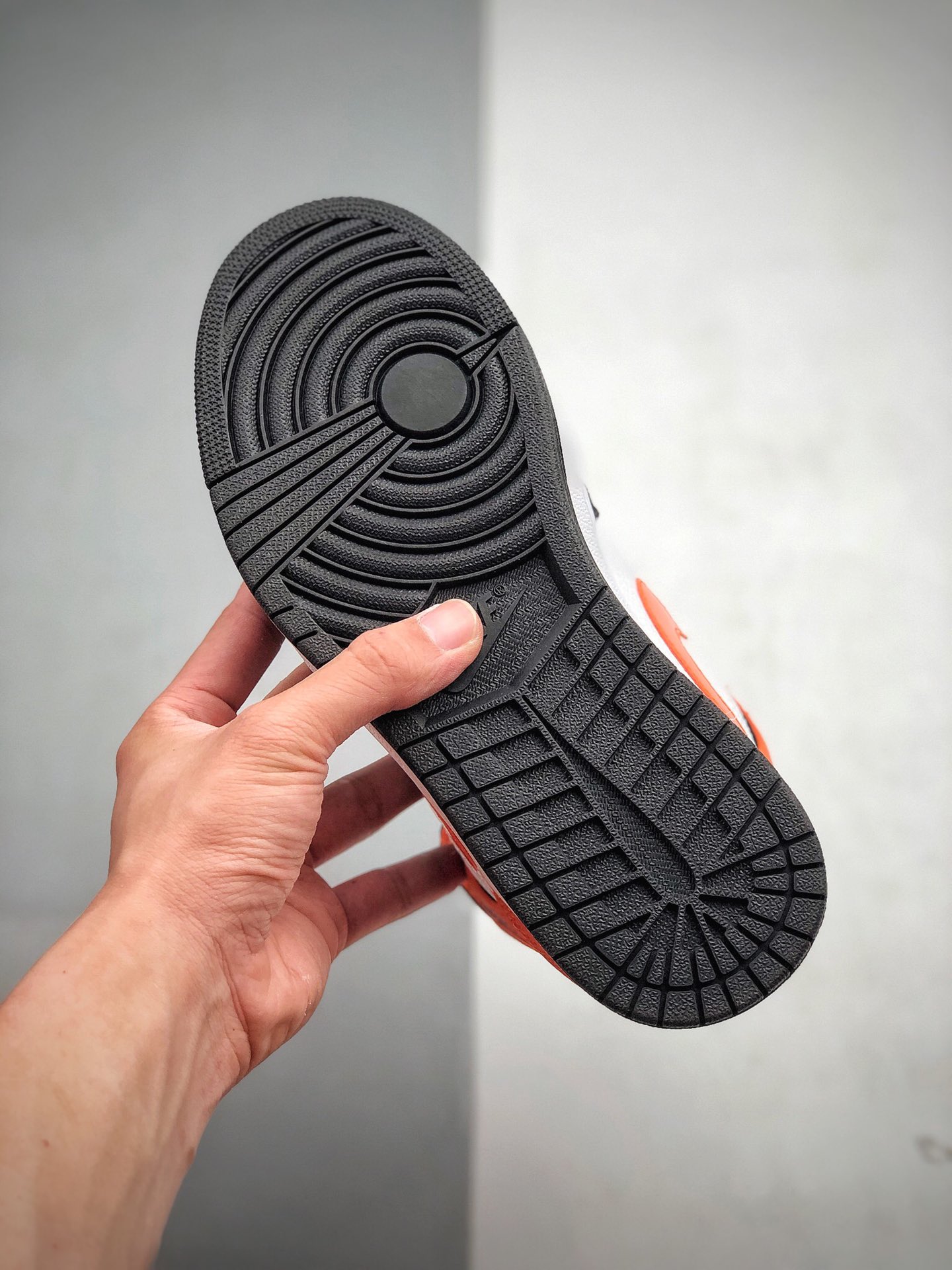 210 Air Jordan 1 Mid Shattered Blackboard 中帮 黑橙 AJ1 乔丹1代 aj1 乔1 中邦 黑橘 黑橙 乔丹篮球鞋系列 货号：554724-058