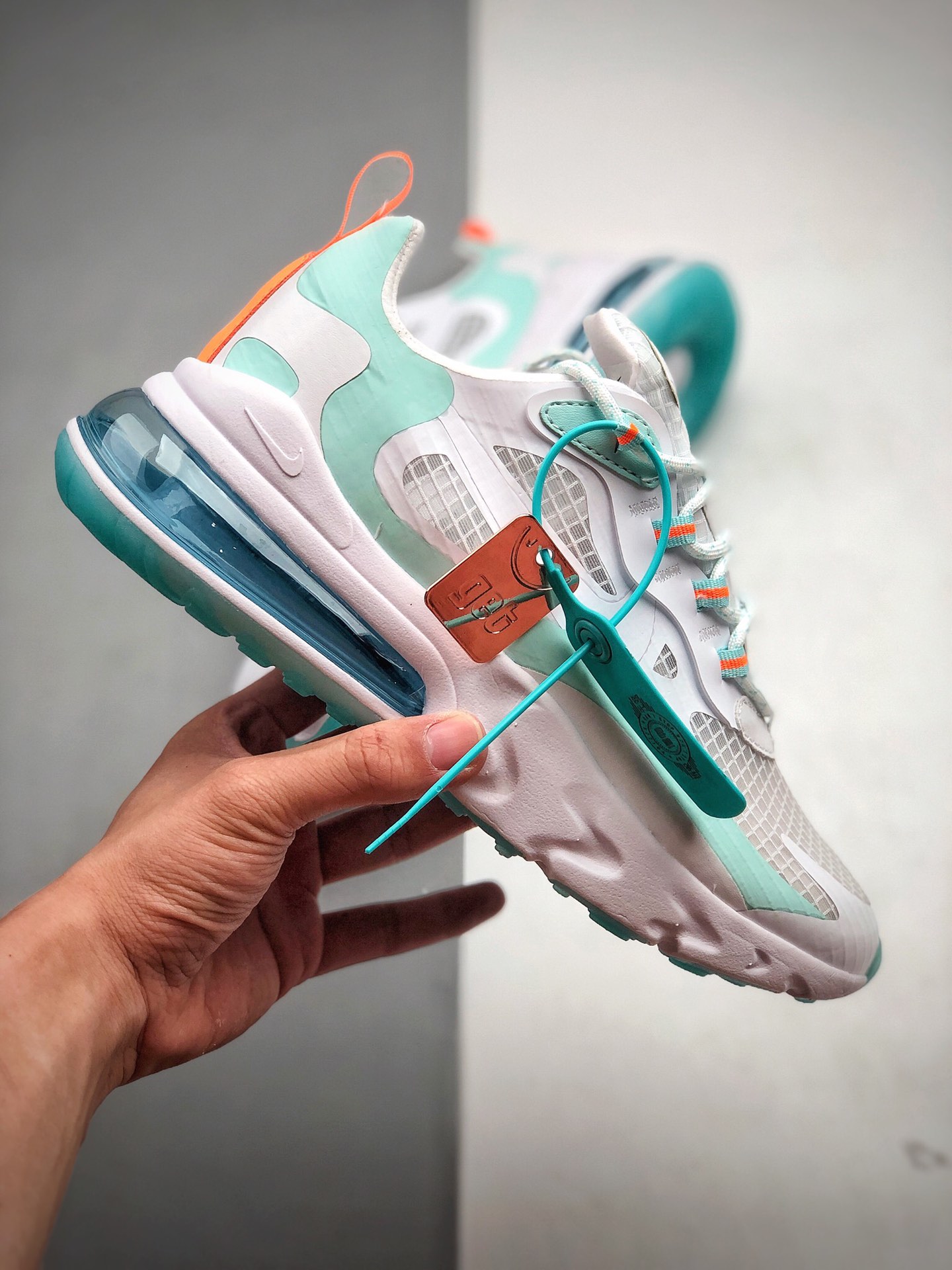 210 公司级Nike Max 270 网面透气半掌气垫跑步鞋  货号：CJ0620-100