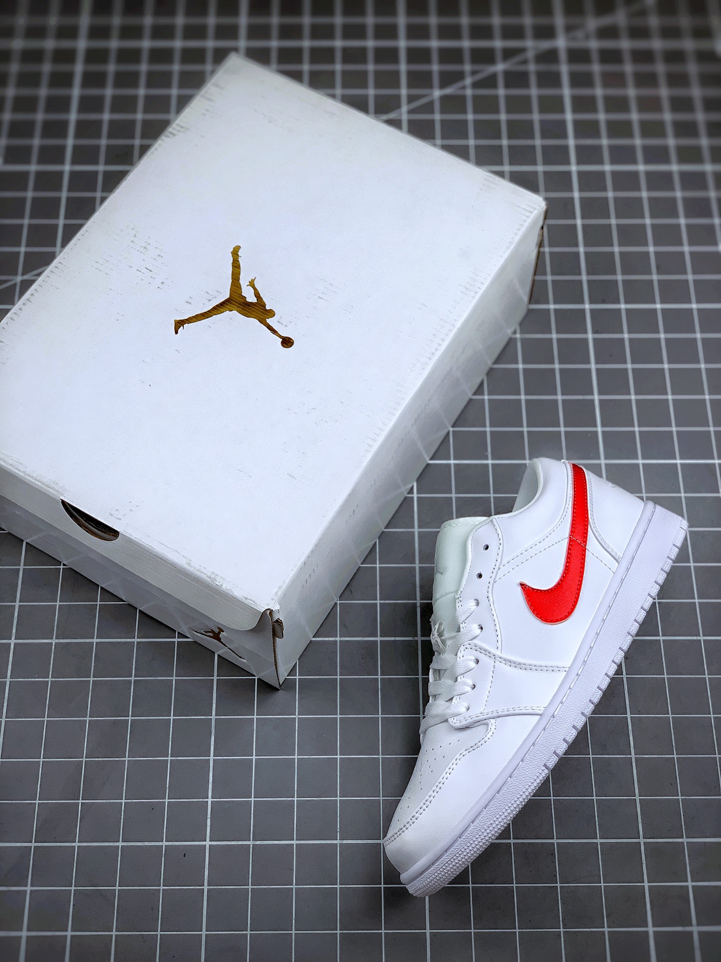 210 Air Jordan 1 Low 大学白红