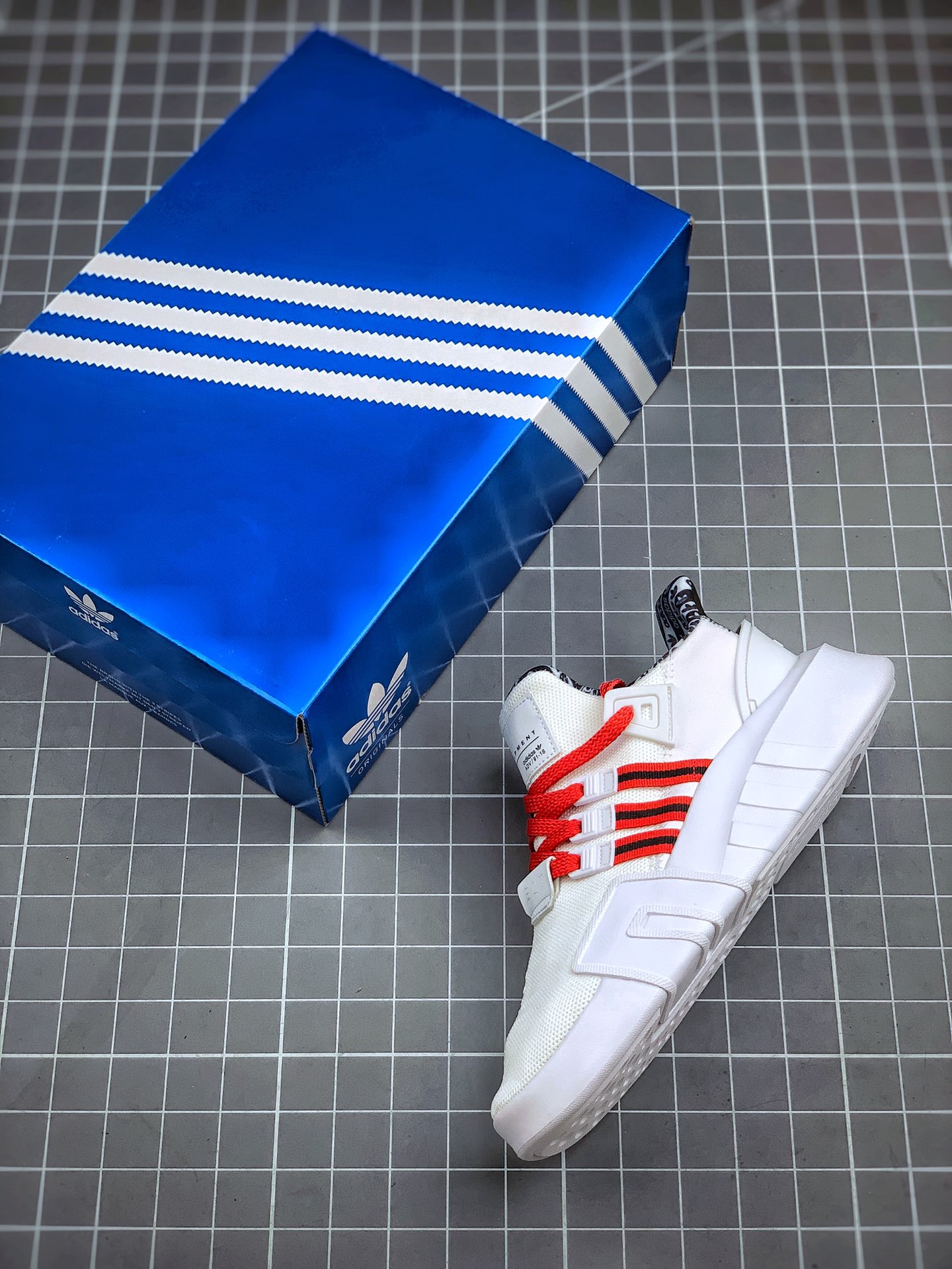 170 原装公司级 正品代购指定版本  Adidas EQT Bask ADV 白红 货号：EE0918