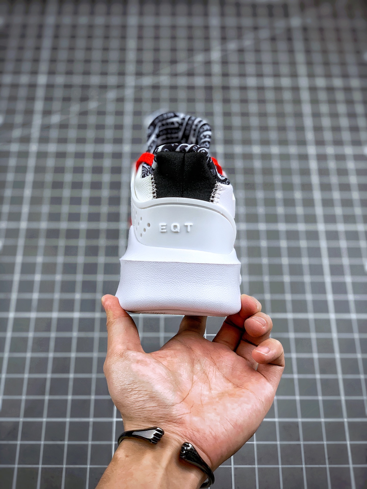 170 原装公司级 正品代购指定版本  Adidas EQT Bask ADV 白红 货号：EE0918