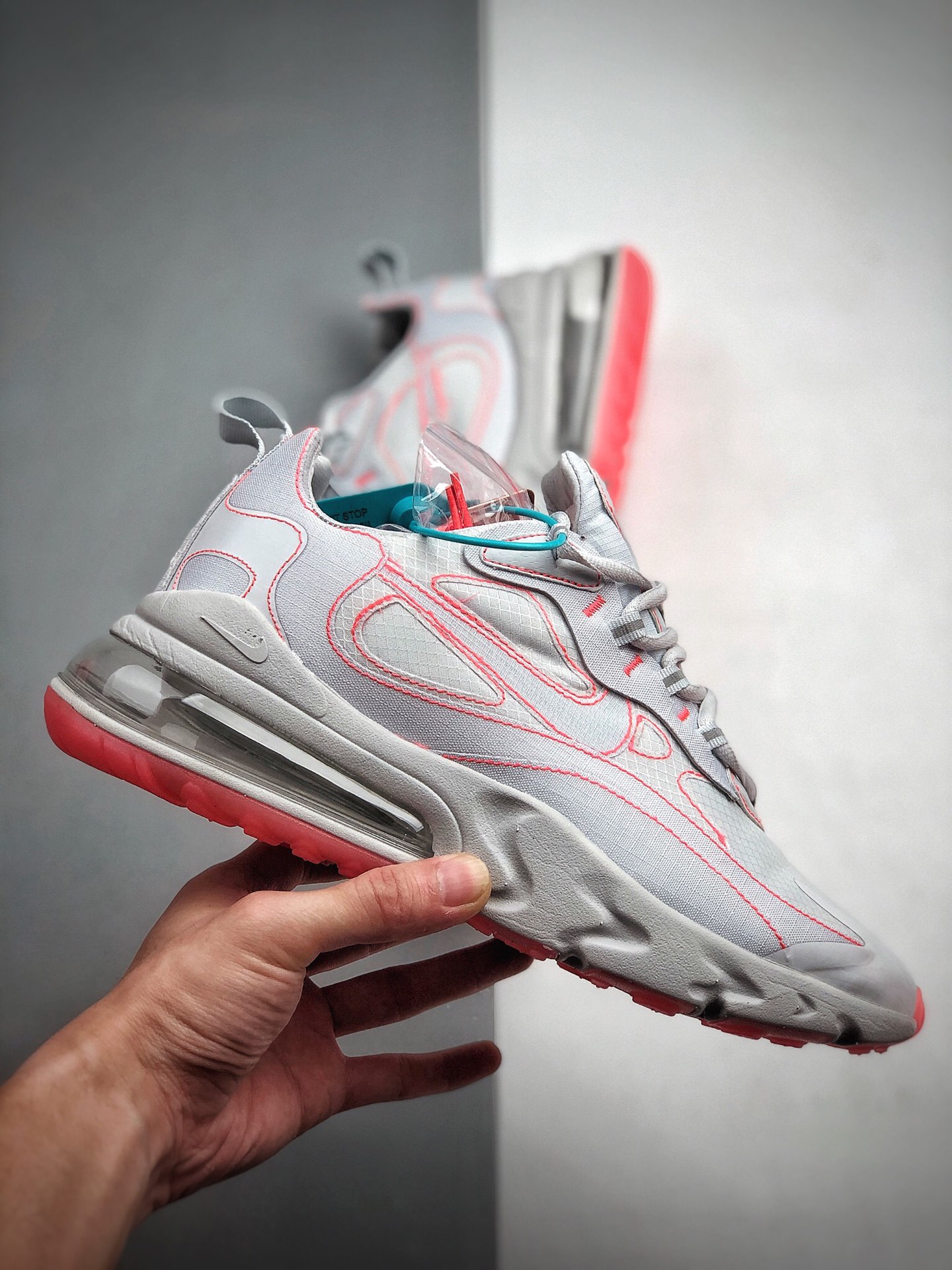 210 Air Max 270 React 简约线条风 货号：CQ6549-100 全网独家纯原版本