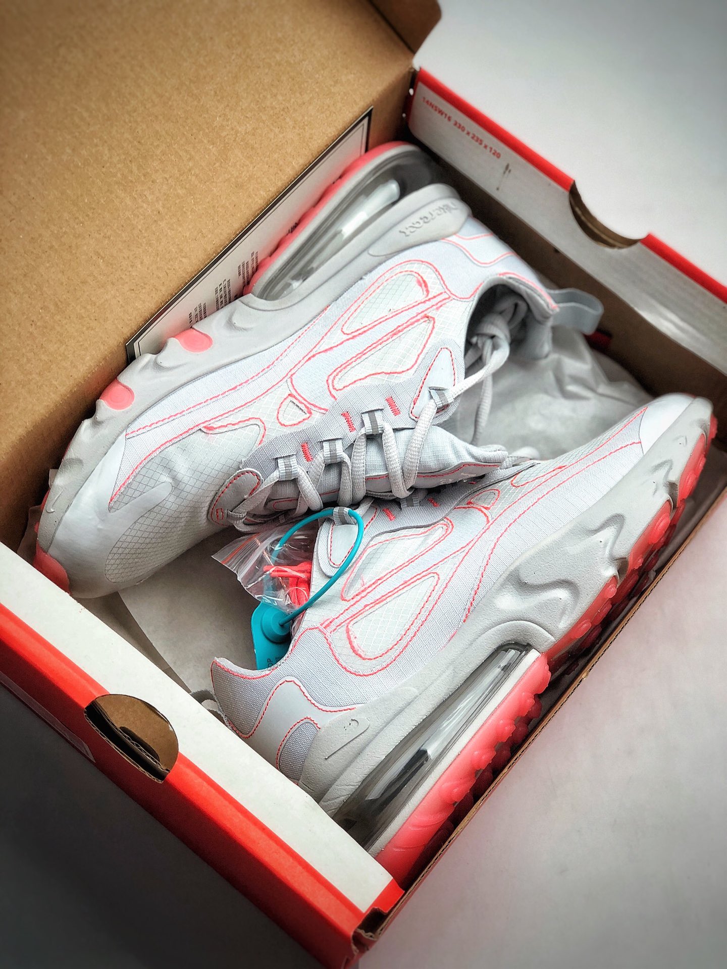 210 Air Max 270 React 简约线条风 货号：CQ6549-100 全网独家纯原版本