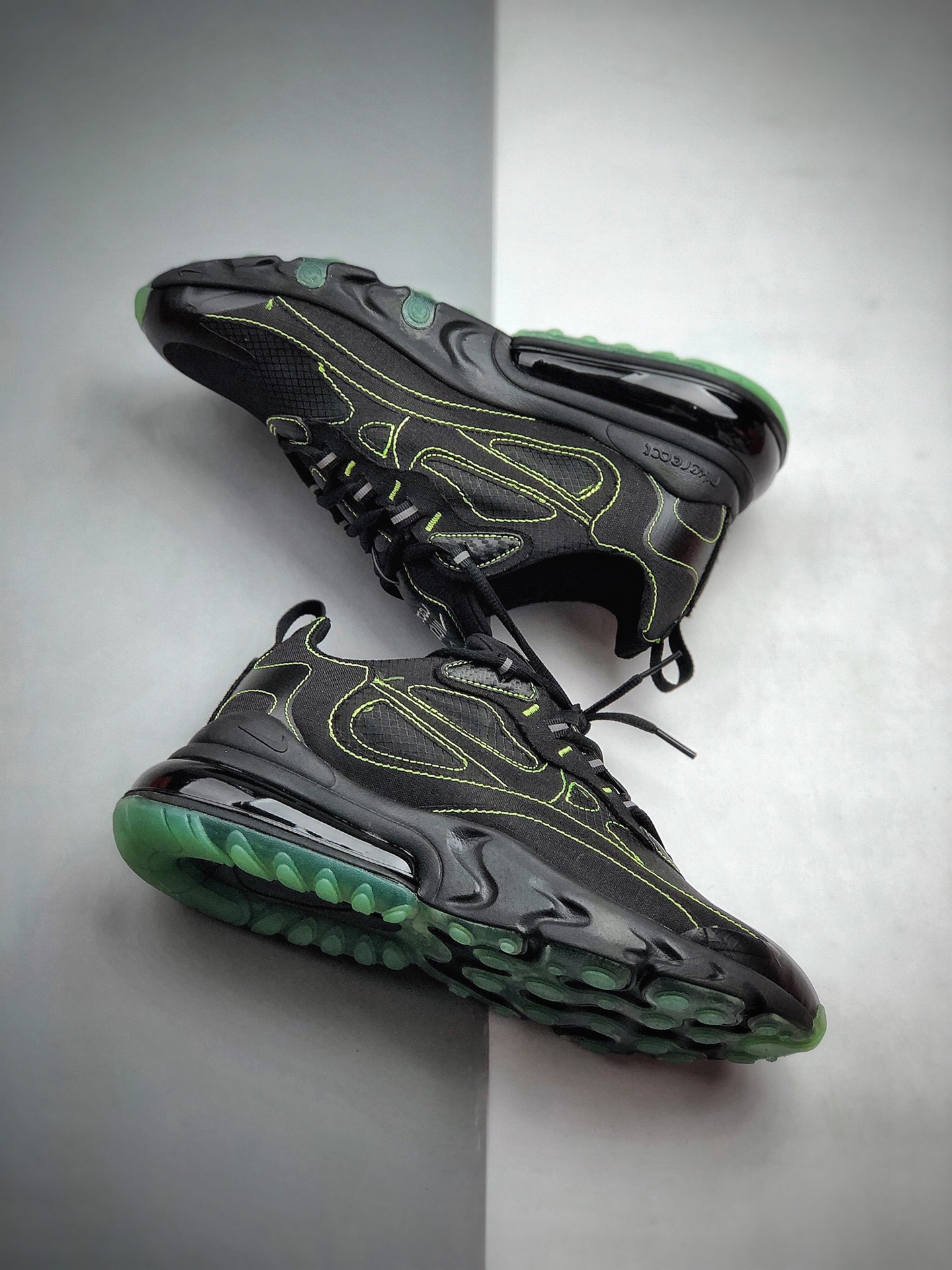 210 Air Max 270 React 简约线条风 货号：CQ6549-001