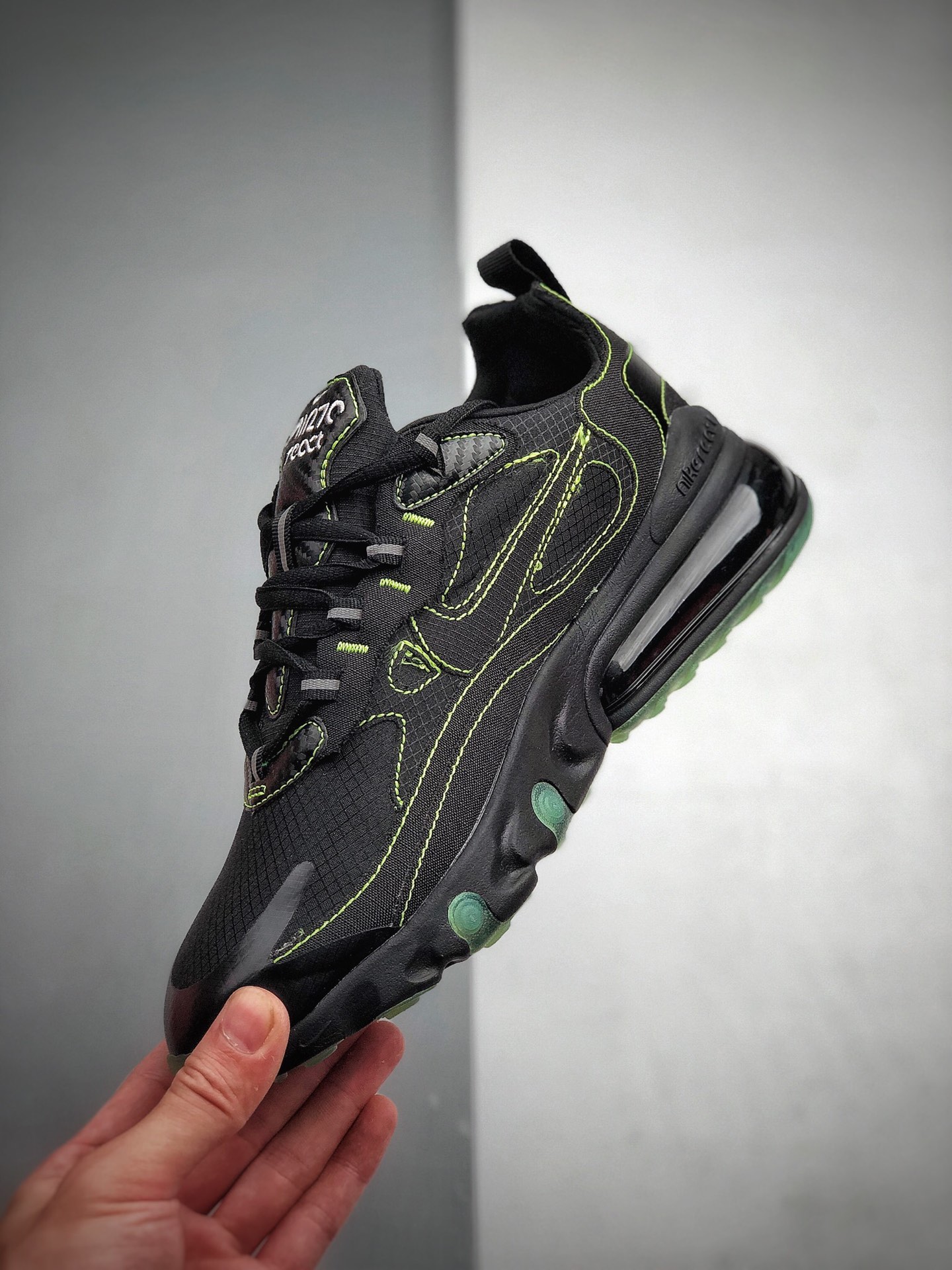 210 Air Max 270 React 简约线条风 货号：CQ6549-001