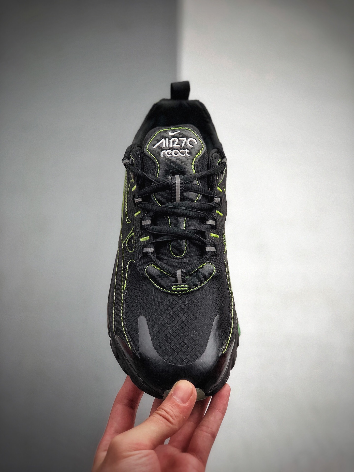 210 Air Max 270 React 简约线条风 货号：CQ6549-001