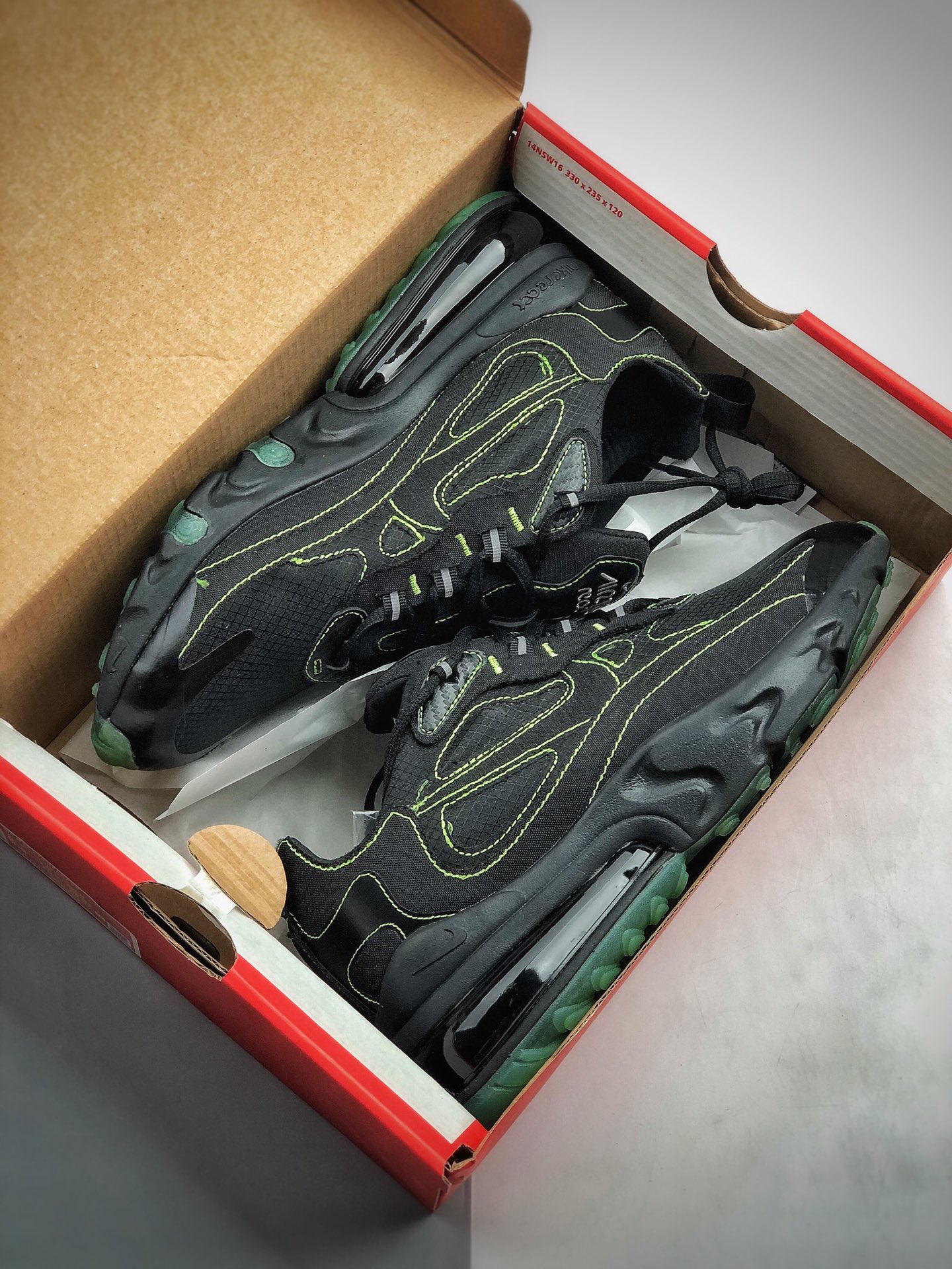 210 Air Max 270 React 简约线条风 货号：CQ6549-001