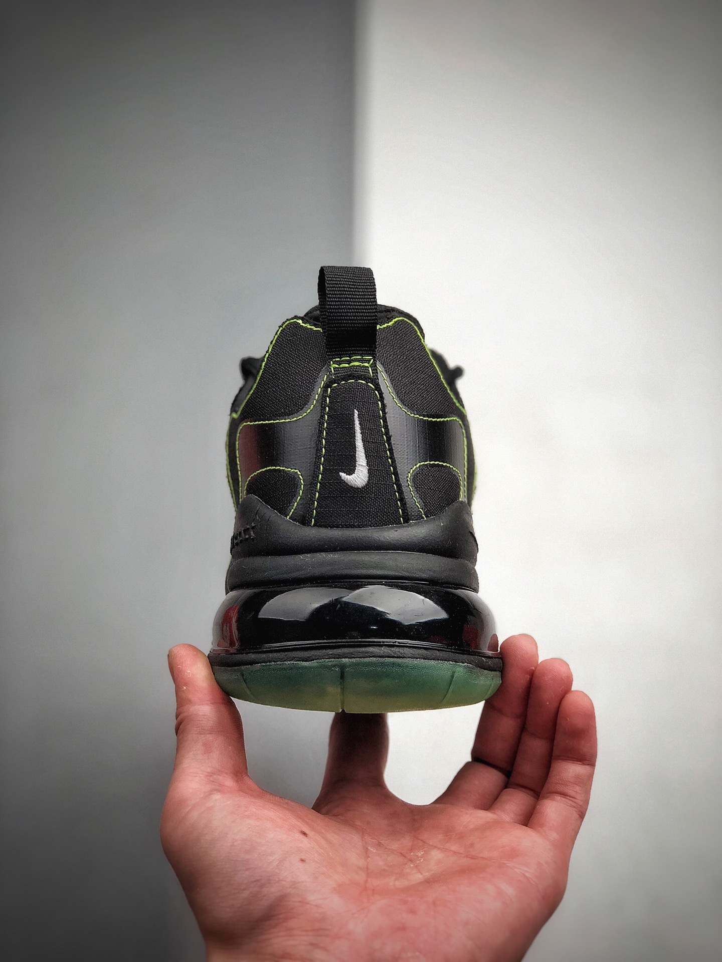 210 Air Max 270 React 简约线条风 货号：CQ6549-001