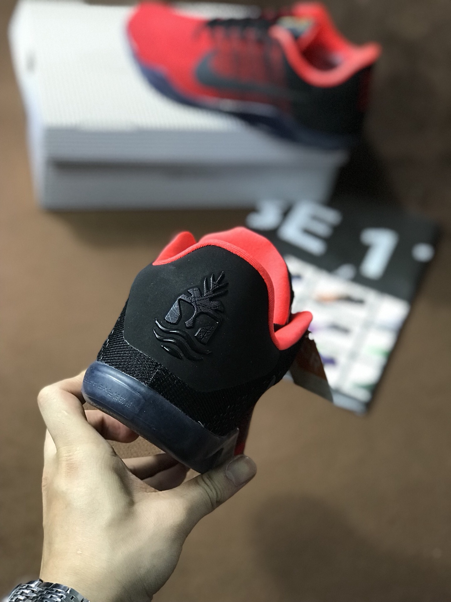 220  Nike Kobe 11 Elite Low 科比11代 低帮编织鞋面男子实战篮球鞋 822675-670