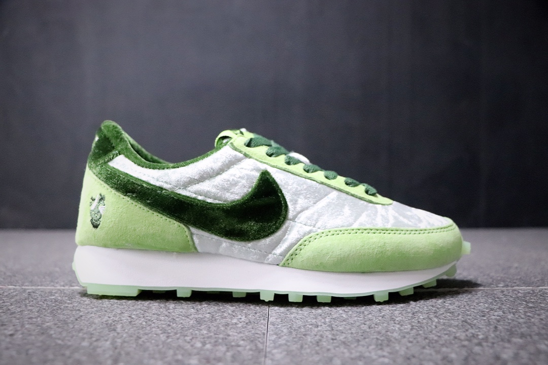 170 新品首发 Strangelove x 耐克Nike Wmns Air Daybreak 破晓系列华夫复古休闲运动慢跑鞋官方货号BV7725-900