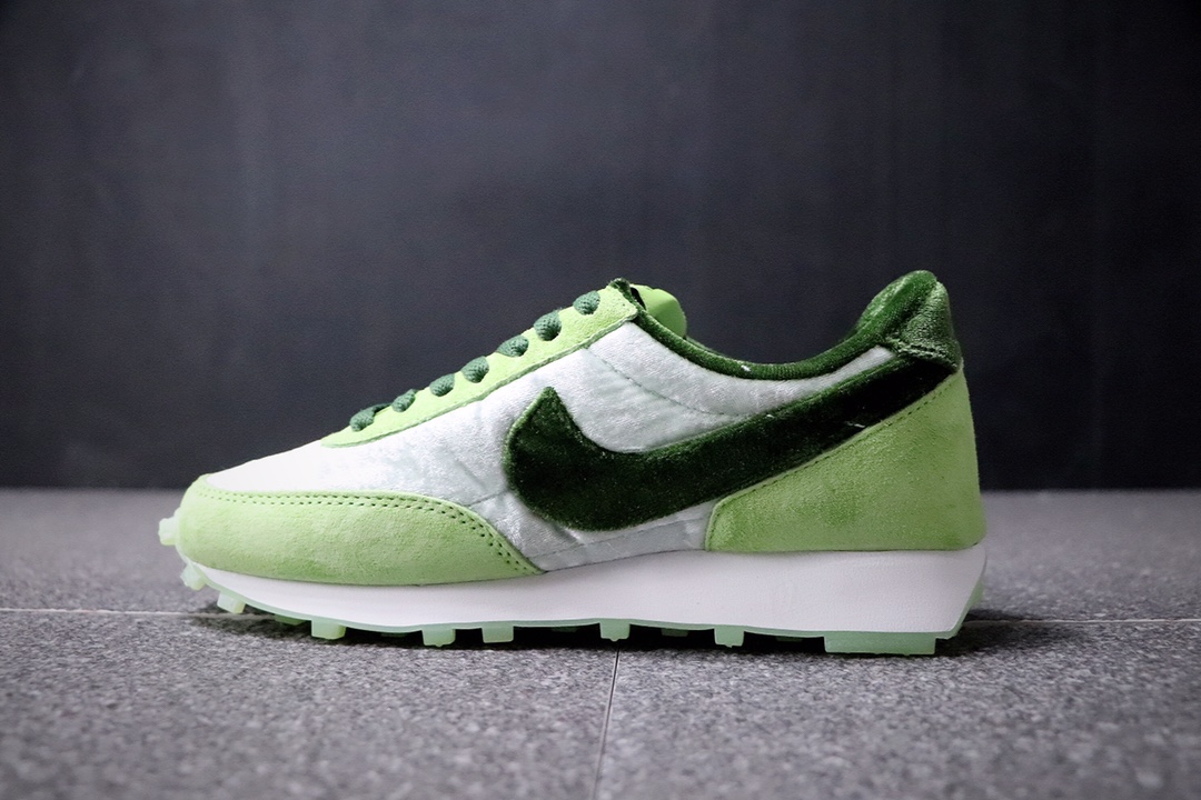 170 新品首发 Strangelove x 耐克Nike Wmns Air Daybreak 破晓系列华夫复古休闲运动慢跑鞋官方货号BV7725-900
