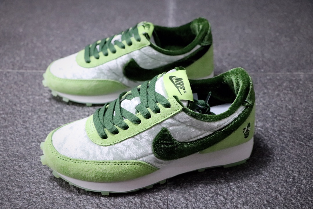 170 新品首发 Strangelove x 耐克Nike Wmns Air Daybreak 破晓系列华夫复古休闲运动慢跑鞋官方货号BV7725-900