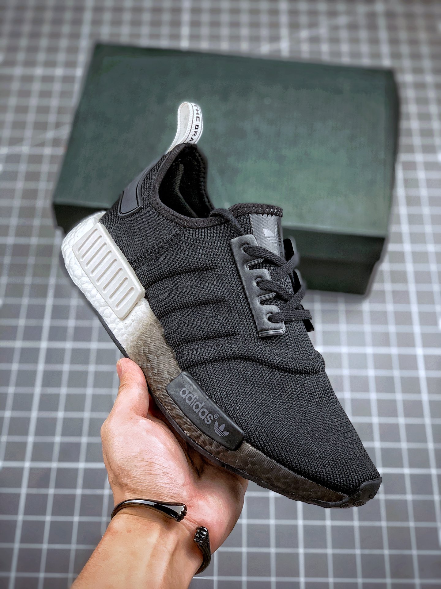 210 Adidas NMD _R1 黑白阴阳  原装进口Boost原料  永不发黄氧化