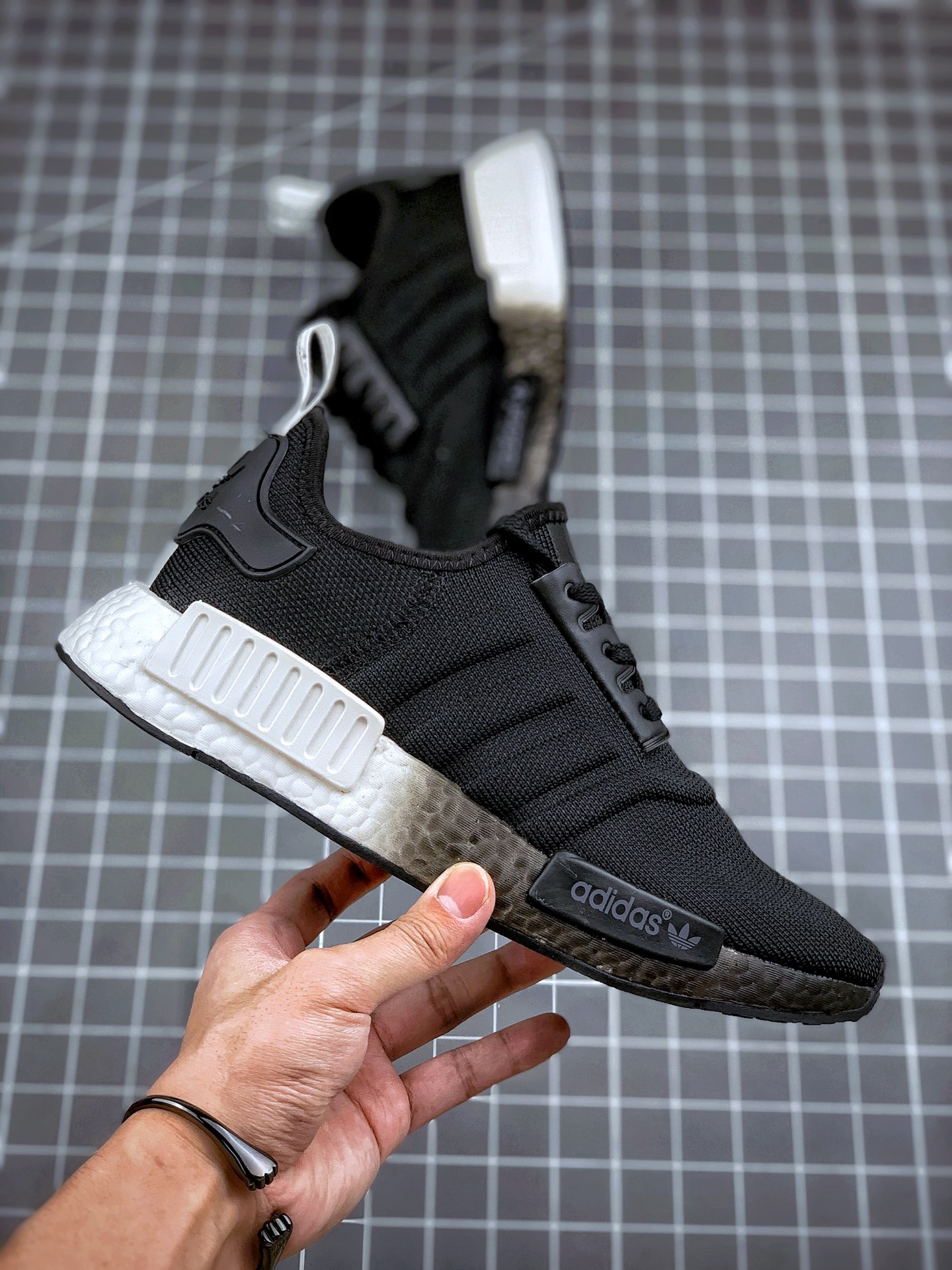 210 Adidas NMD _R1 黑白阴阳  原装进口Boost原料  永不发黄氧化