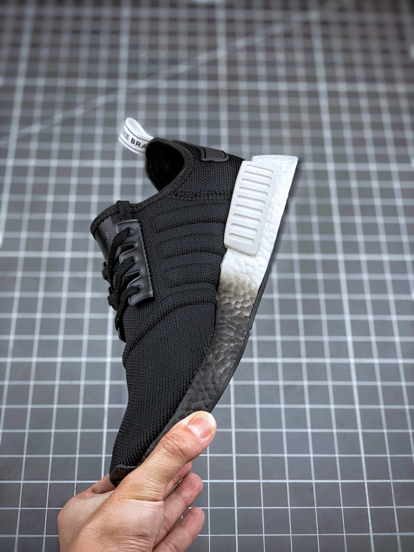 210 Adidas NMD _R1 黑白阴阳  原装进口Boost原料  永不发黄氧化