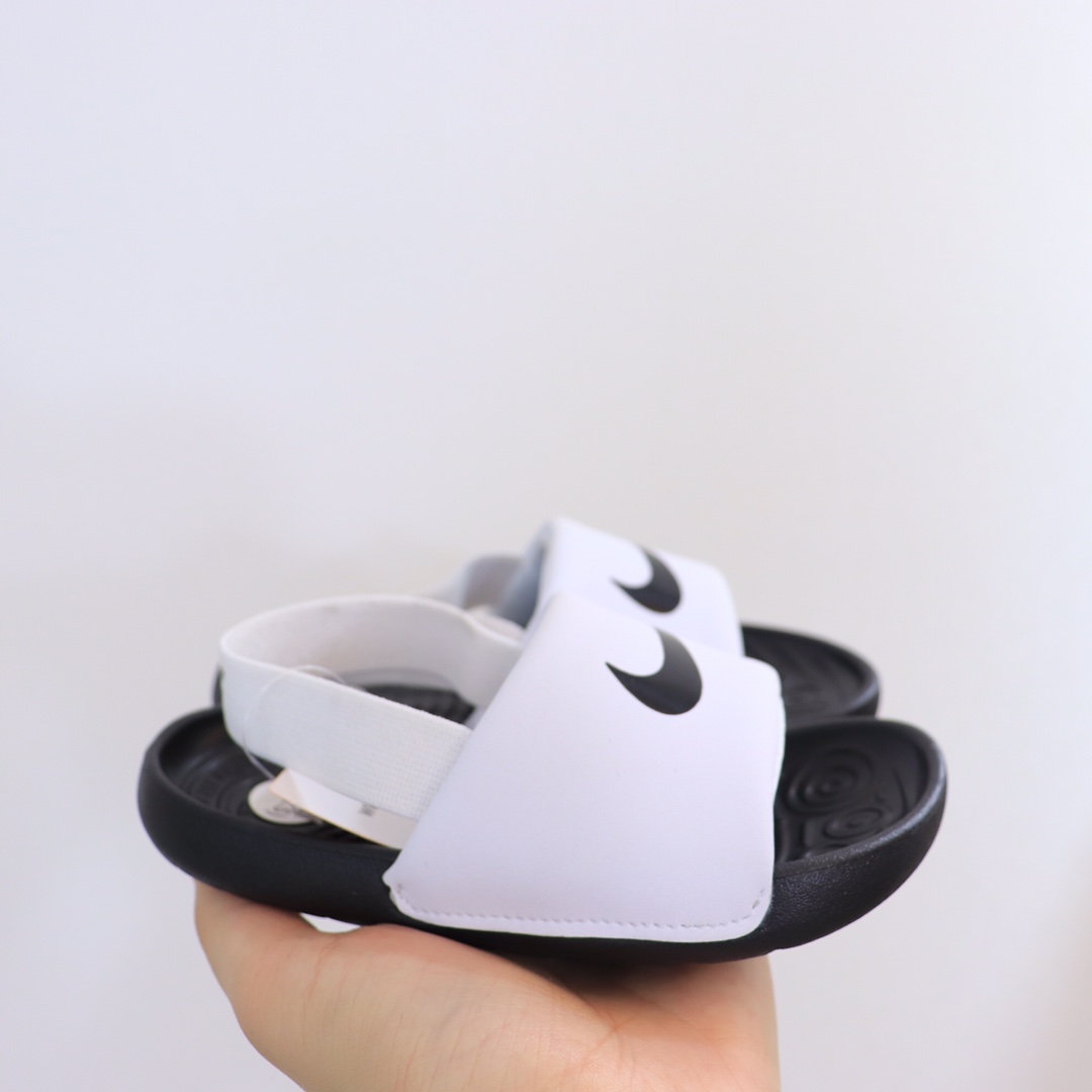 图片[3]-ＮＫ新款儿童凉拖 专G版无敌好质量👏不愧是爆款.颜值担当吖～.真的是萌你一脸好么🤩我一百分推荐💯收到绝对惊艳到你.不仅仅是好看，质量都超乎想象了，橡胶底防滑耐磨关键是软到你尖叫的.哪哪都软.鞋面.鞋后跟带.鞋底全部一软到底.特别要说的是后跟松紧带那是我见过最好的弹力带了👍-选品中心