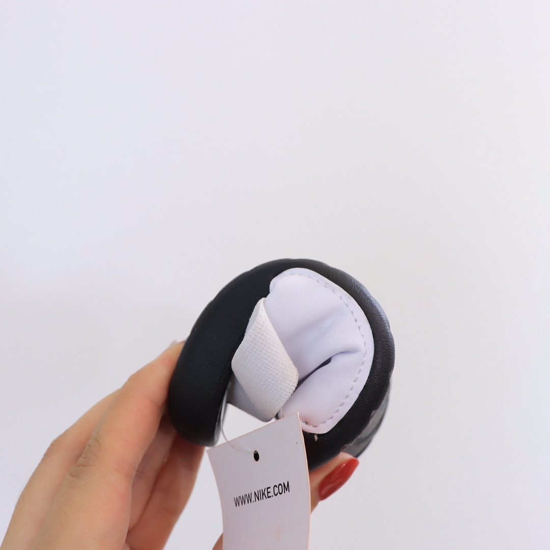 图片[9]-ＮＫ新款儿童凉拖 专G版无敌好质量👏不愧是爆款.颜值担当吖～.真的是萌你一脸好么🤩我一百分推荐💯收到绝对惊艳到你.不仅仅是好看，质量都超乎想象了，橡胶底防滑耐磨关键是软到你尖叫的.哪哪都软.鞋面.鞋后跟带.鞋底全部一软到底.特别要说的是后跟松紧带那是我见过最好的弹力带了👍-选品中心