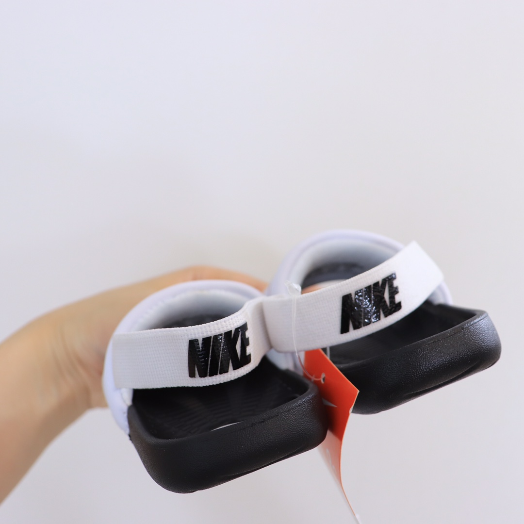 图片[7]-ＮＫ新款儿童凉拖 专G版无敌好质量👏不愧是爆款.颜值担当吖～.真的是萌你一脸好么🤩我一百分推荐💯收到绝对惊艳到你.不仅仅是好看，质量都超乎想象了，橡胶底防滑耐磨关键是软到你尖叫的.哪哪都软.鞋面.鞋后跟带.鞋底全部一软到底.特别要说的是后跟松紧带那是我见过最好的弹力带了👍-选品中心