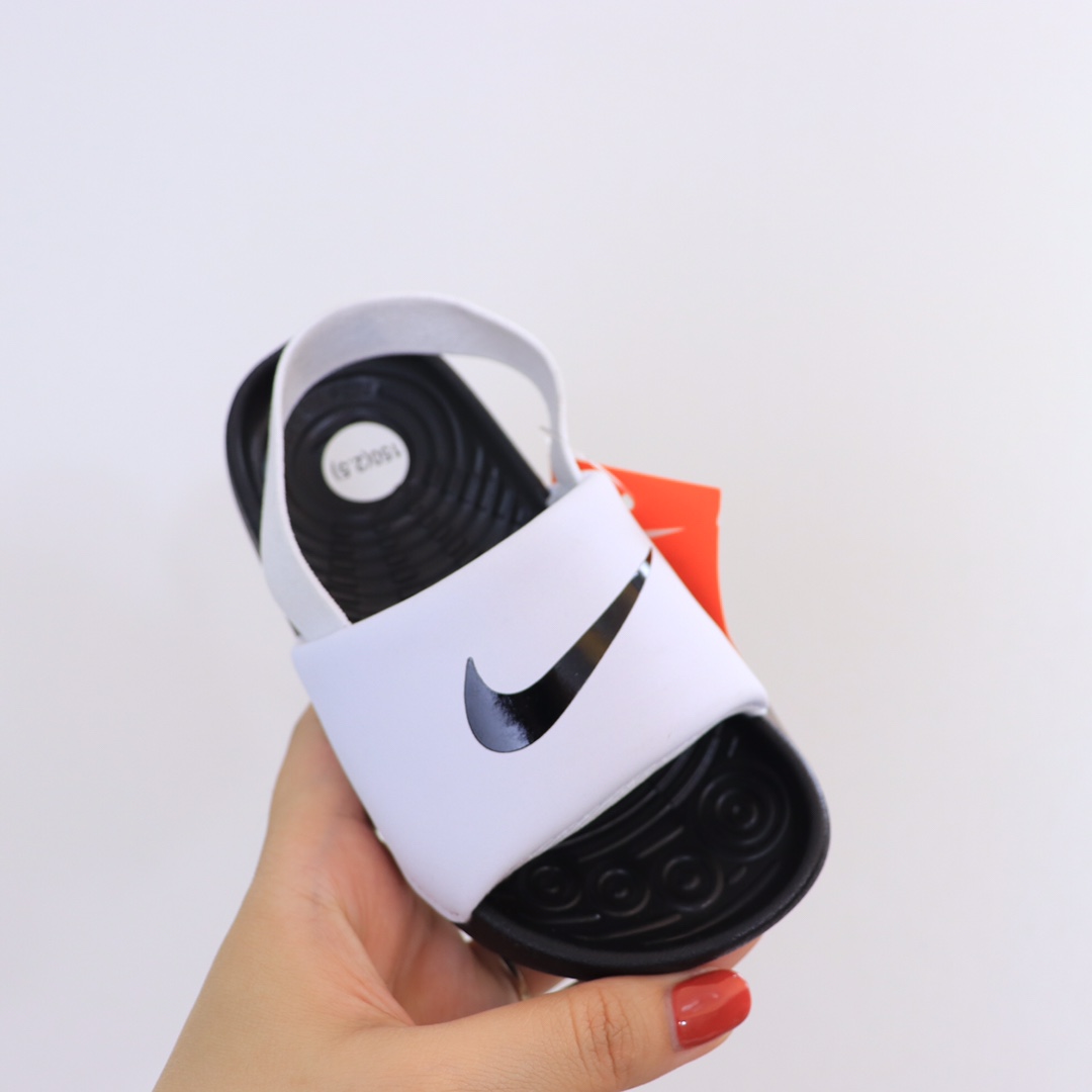 图片[8]-ＮＫ新款儿童凉拖 专G版无敌好质量👏不愧是爆款.颜值担当吖～.真的是萌你一脸好么🤩我一百分推荐💯收到绝对惊艳到你.不仅仅是好看，质量都超乎想象了，橡胶底防滑耐磨关键是软到你尖叫的.哪哪都软.鞋面.鞋后跟带.鞋底全部一软到底.特别要说的是后跟松紧带那是我见过最好的弹力带了👍-选品中心