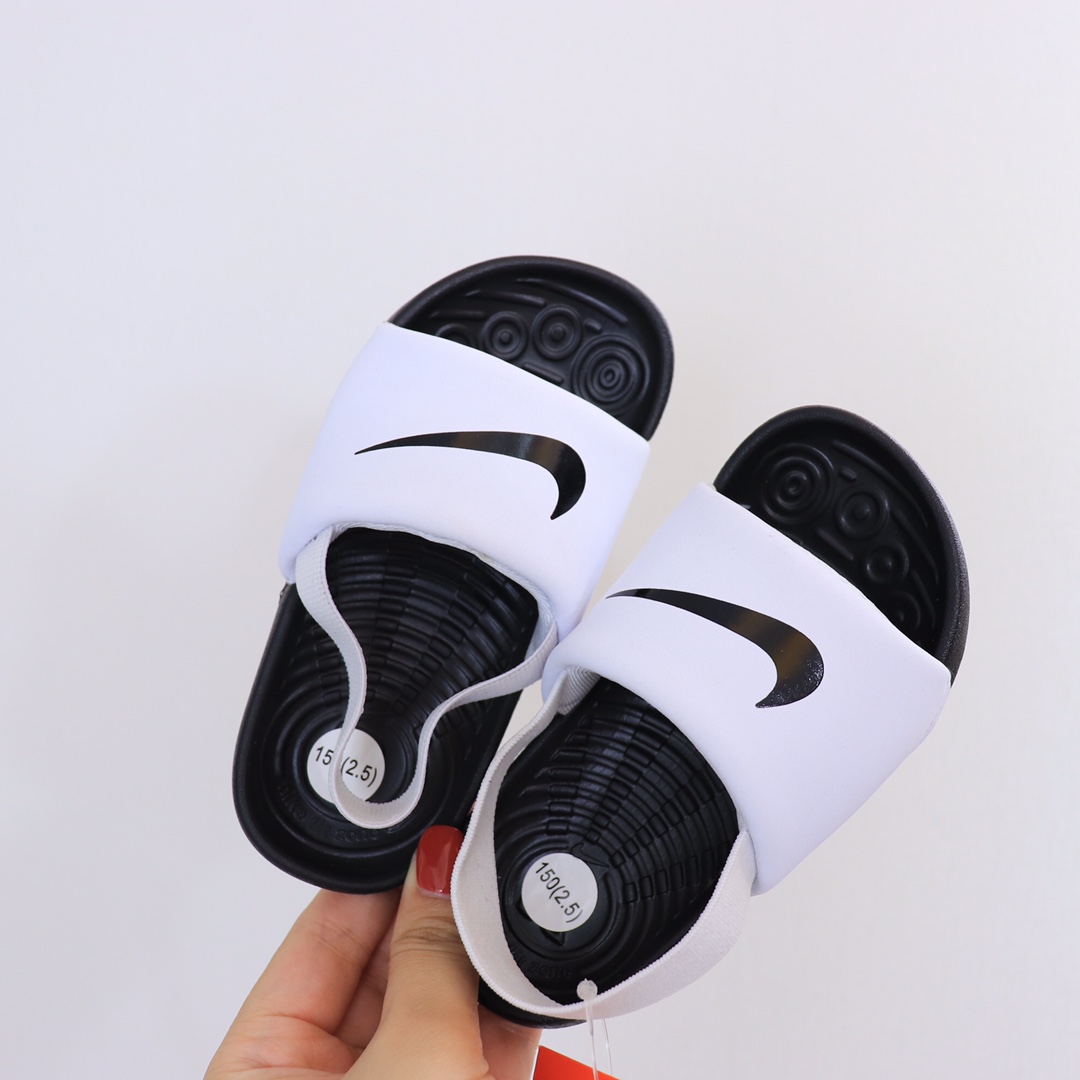 图片[5]-ＮＫ新款儿童凉拖 专G版无敌好质量👏不愧是爆款.颜值担当吖～.真的是萌你一脸好么🤩我一百分推荐💯收到绝对惊艳到你.不仅仅是好看，质量都超乎想象了，橡胶底防滑耐磨关键是软到你尖叫的.哪哪都软.鞋面.鞋后跟带.鞋底全部一软到底.特别要说的是后跟松紧带那是我见过最好的弹力带了👍-选品中心