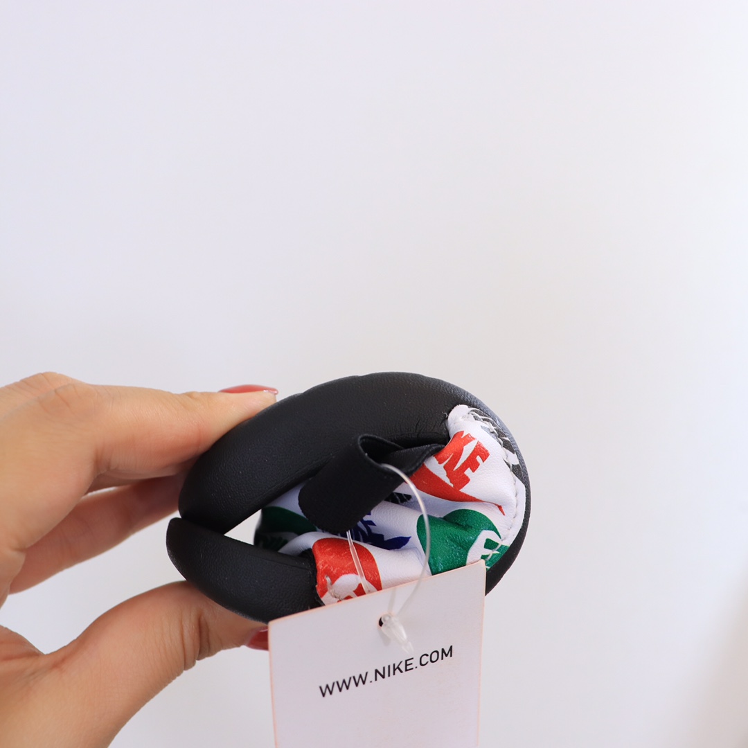 图片[9]-【九宫格细节图 ＮＫ新款儿童凉拖 专G版无敌好质量👏不愧是爆款.颜值担当吖～.真的是萌你一脸好么🤩我一百分推荐💯收到绝对惊艳到你.不仅仅是好看，质量都超乎想象了，橡胶底防滑耐磨关键是软到你尖叫的.哪哪都软.鞋面.鞋后跟带.鞋底全部一软到底.特别要说的是后跟松紧带那是我见过最好的弹力带了👍-选品中心