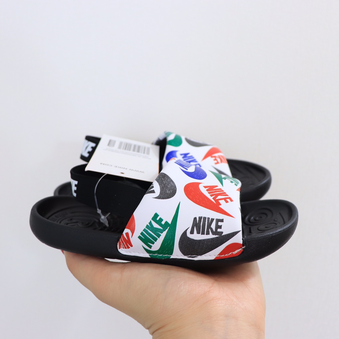 图片[3]-【九宫格细节图 ＮＫ新款儿童凉拖 专G版无敌好质量👏不愧是爆款.颜值担当吖～.真的是萌你一脸好么🤩我一百分推荐💯收到绝对惊艳到你.不仅仅是好看，质量都超乎想象了，橡胶底防滑耐磨关键是软到你尖叫的.哪哪都软.鞋面.鞋后跟带.鞋底全部一软到底.特别要说的是后跟松紧带那是我见过最好的弹力带了👍-选品中心