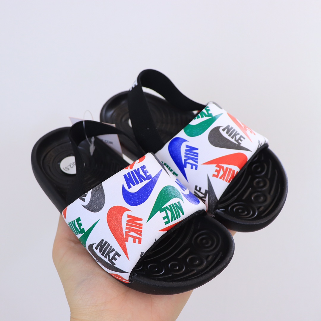 【九宫格细节图 NK新款儿童凉拖 专G版无敌好质量👏不愧是爆款.颜值担当吖~.真的是萌你一脸好么🤩我一百分推荐💯收到绝对惊艳到你.不仅仅是好看,质量都超乎想象了,橡胶底防滑耐磨关键是软到你尖叫的.哪哪都软.鞋面.鞋后跟带.鞋底全部一软到底.特别要说的是后跟松紧带那是我见过最好的弹力带了👍-选品中心