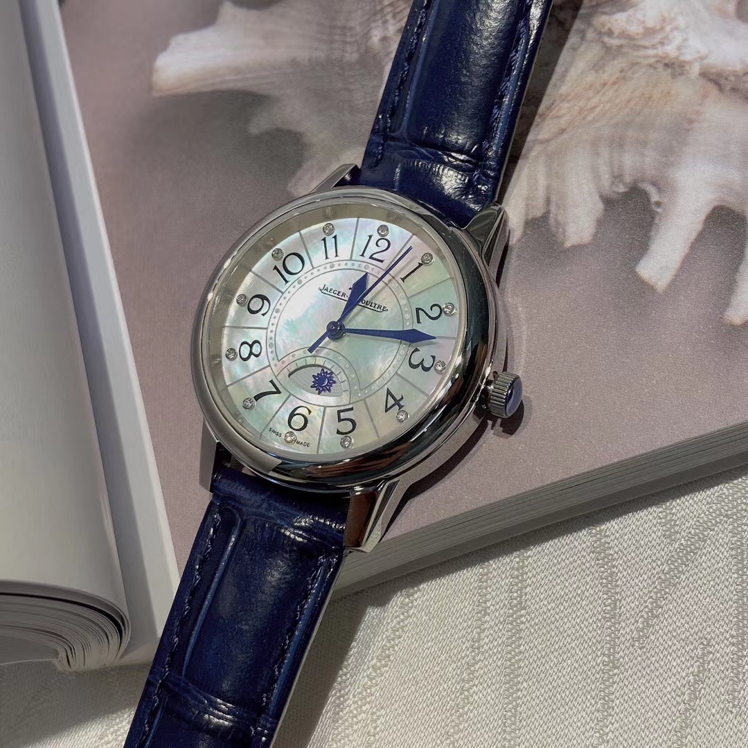 Cartier 积家约会系列女款腕表，天然贝壳面表盘，钢带皮带都可选