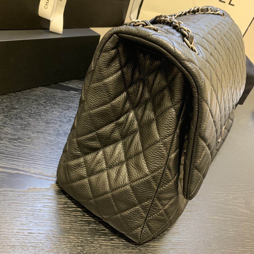 ClassicBag911692020年专柜最新概念登机包演绎了Chane1的经典时尚特大号旅行包更显贵