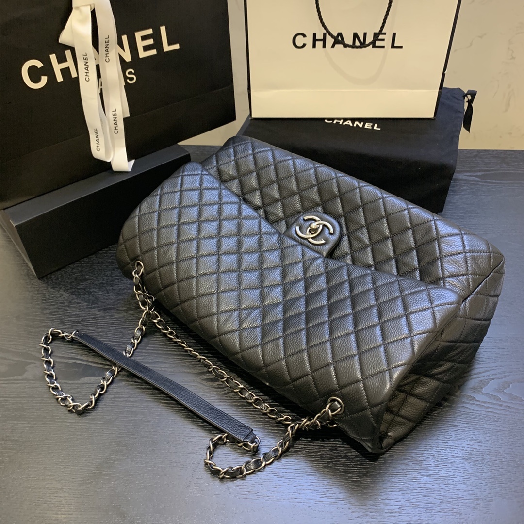 ClassicBag911692020年专柜最新概念登机包演绎了Chane1的经典时尚特大号旅行包更显贵