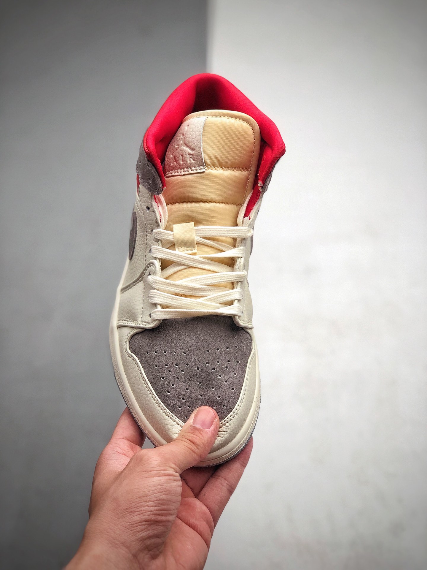 210 Sneakersnstuff x Air Jordan 1 Mid AJ1红灰 联名中帮百搭休闲运动板鞋 货号：CT3443-100