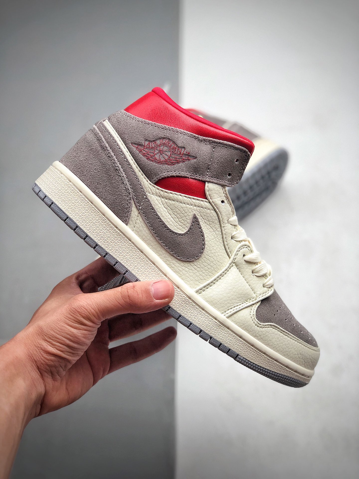210 Sneakersnstuff x Air Jordan 1 Mid AJ1红灰 联名中帮百搭休闲运动板鞋 货号：CT3443-100