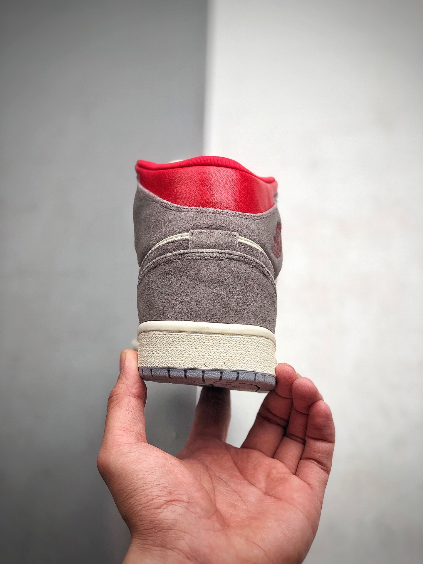 210 Sneakersnstuff x Air Jordan 1 Mid AJ1红灰 联名中帮百搭休闲运动板鞋 货号：CT3443-100