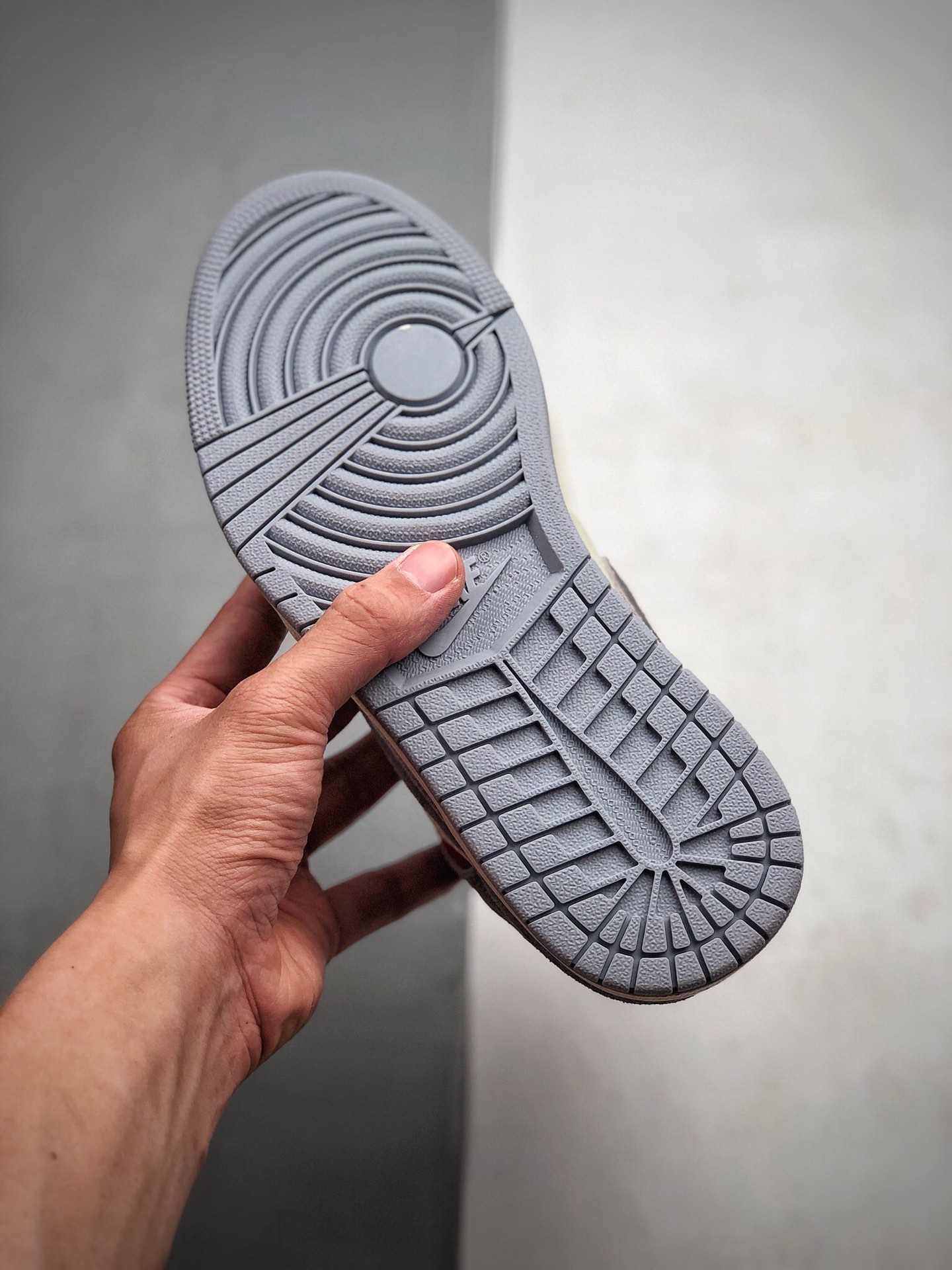 210 Sneakersnstuff x Air Jordan 1 Mid AJ1红灰 联名中帮百搭休闲运动板鞋 货号：CT3443-100