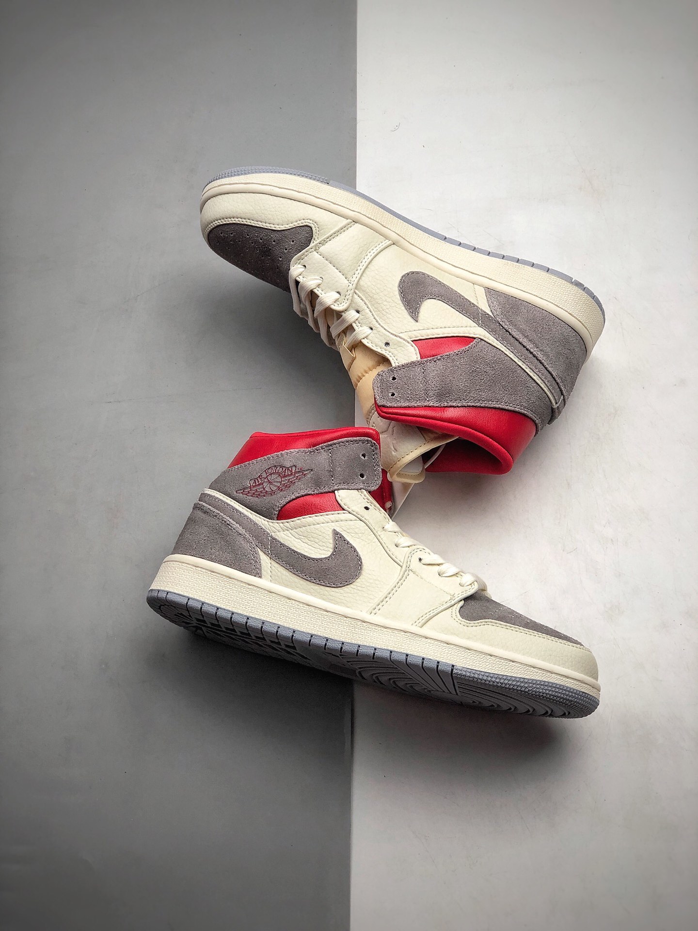 210 Sneakersnstuff x Air Jordan 1 Mid AJ1红灰 联名中帮百搭休闲运动板鞋 货号：CT3443-100