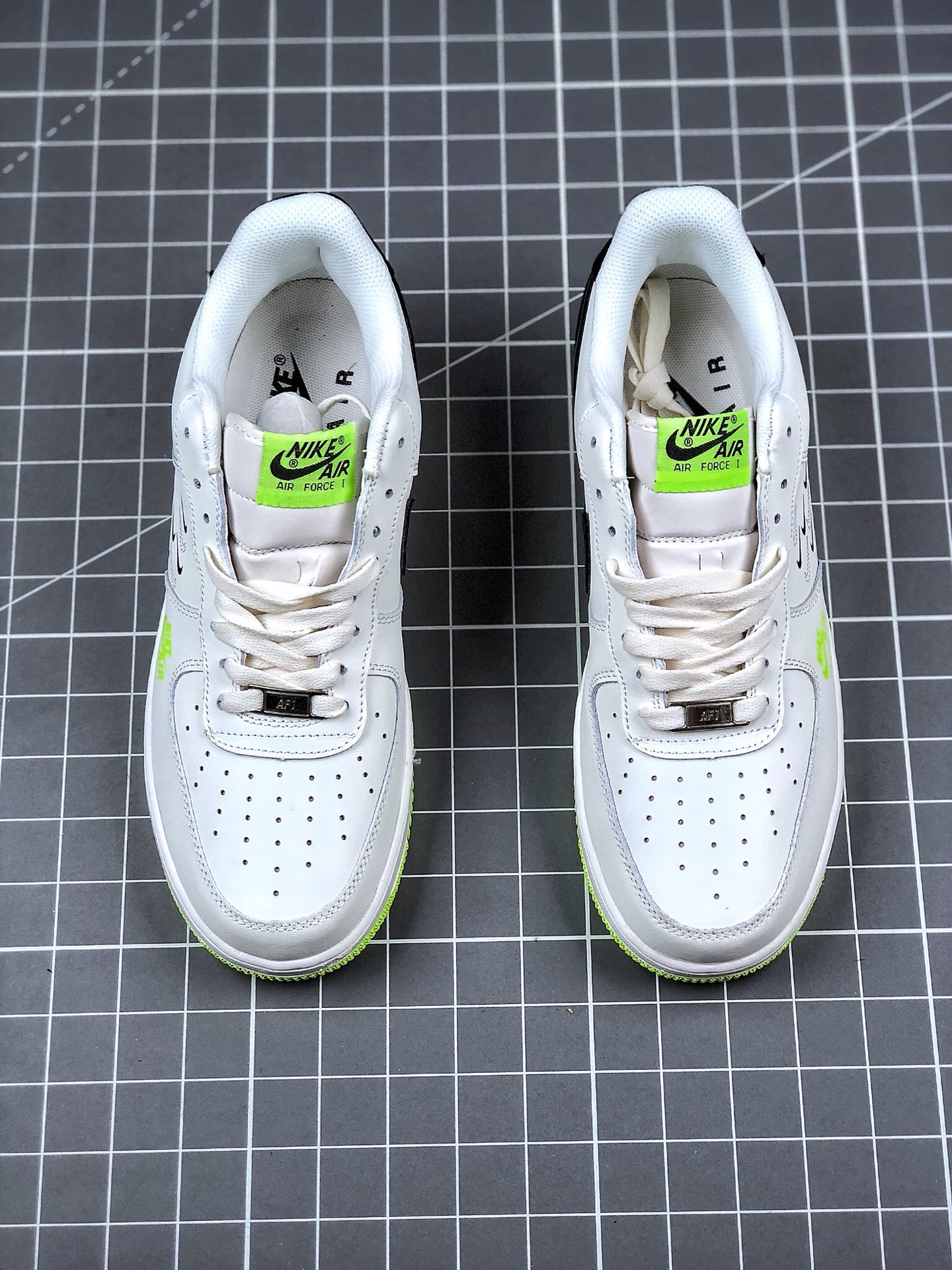 150 Nike Air Force 1 Low 耐克 空军一号 低帮 皮面 舒适脚感 时尚休闲缓震板鞋 货号：AO9296